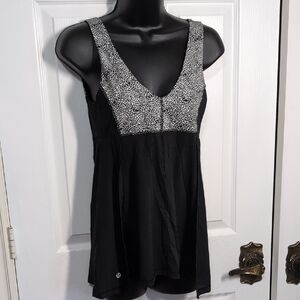 Lululemon Black And White Flowy Tank Top Size 8